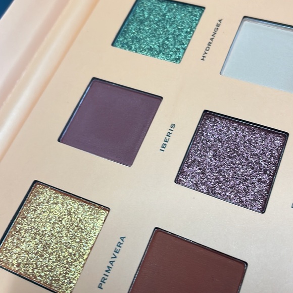 COLOURED RAINE new BOTANICAL & ROSE GARDEN eyeshadow palettes - Picture 6 of 7